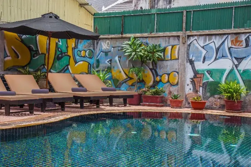 Photo - Side Walk Hotel