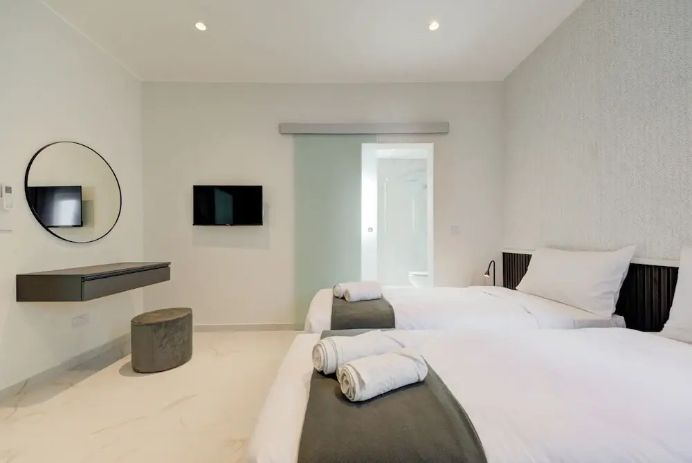 Photo - Mayfair by Premier Suites MT
