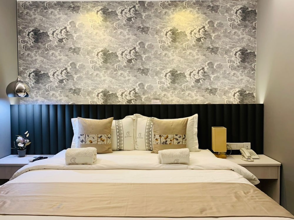 Red City Hotel