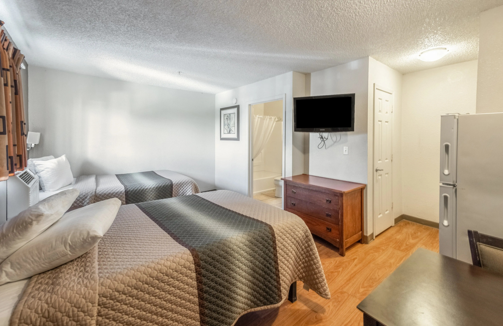 Photo - HomeTowne Studios by Red Roof Orlando South