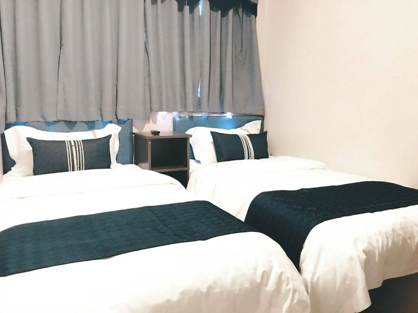 Photo - Seasons Hotel