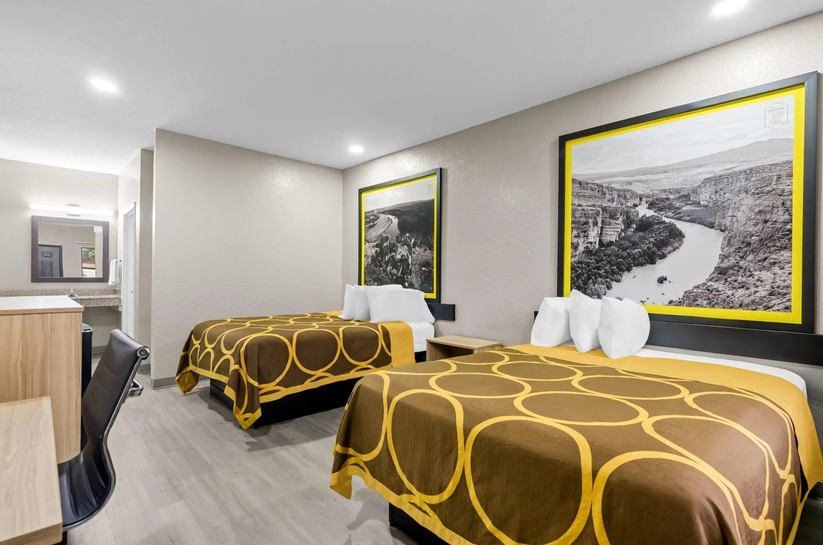 Photo - Super 8 by Wyndham Houston/Brookhollow NW