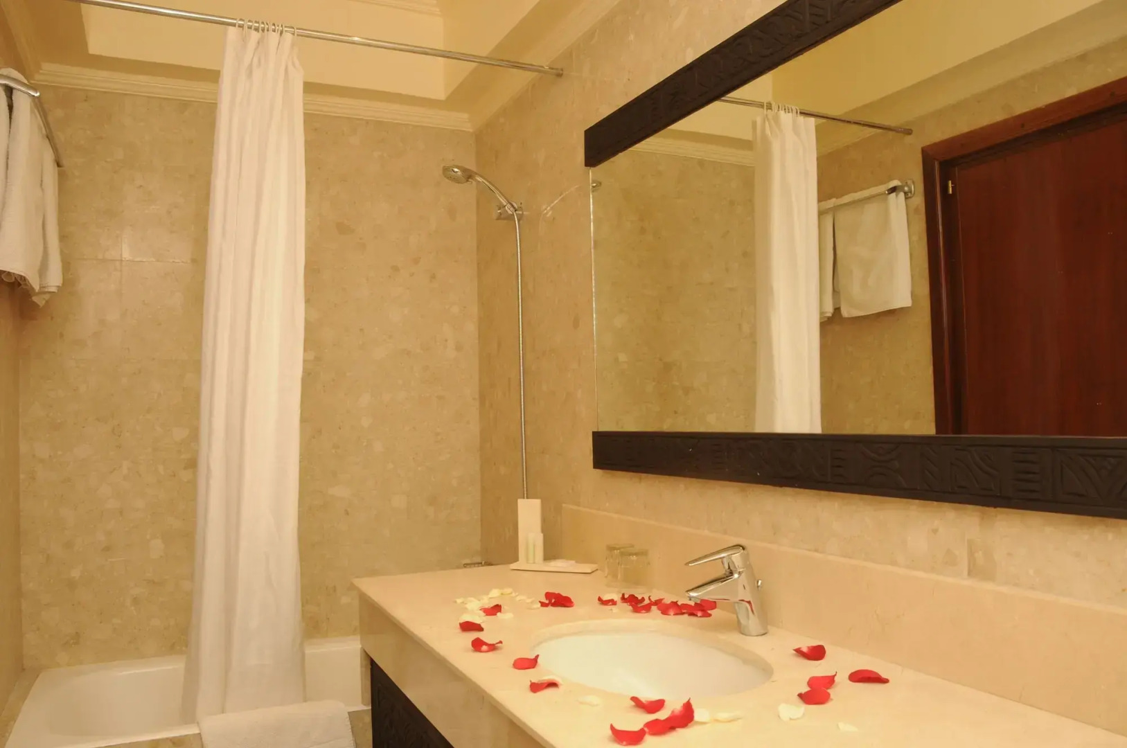 Photo - Oasis Hotel & Spa