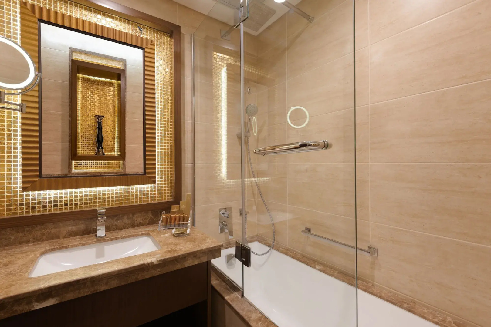 Photo - Landmark Premier Hotel