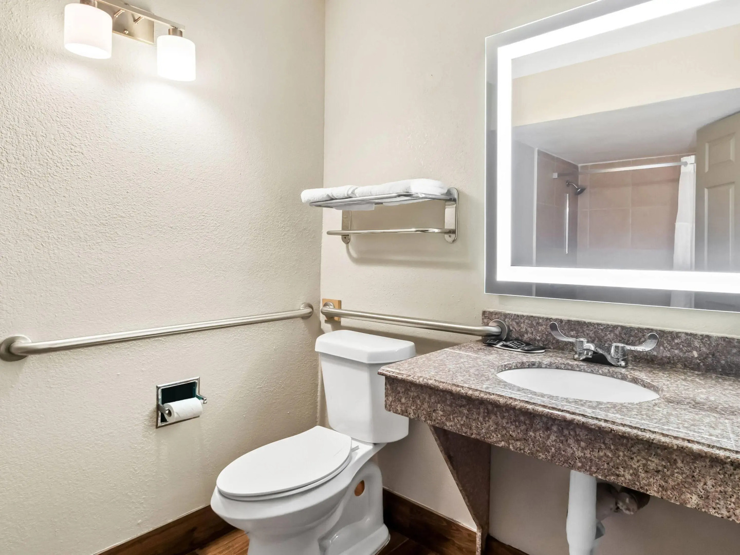 Photo - Days Inn by Wyndham Houston East