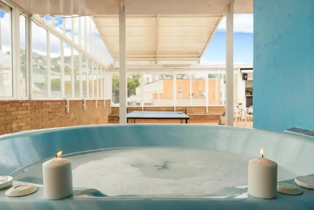 Photo - Vintage Hotel Mercedes