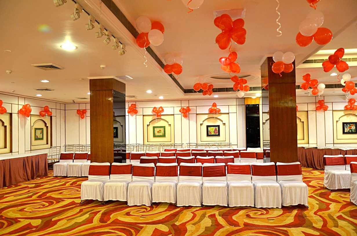 Hotel Meraden Grand