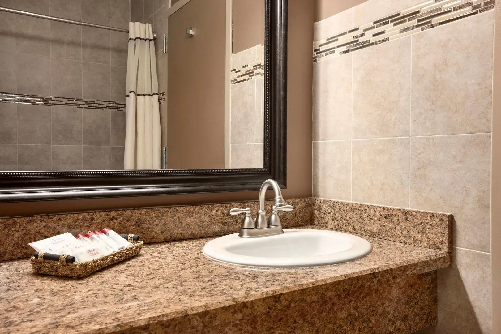 Photo - Holiday Inn Newark International Airport