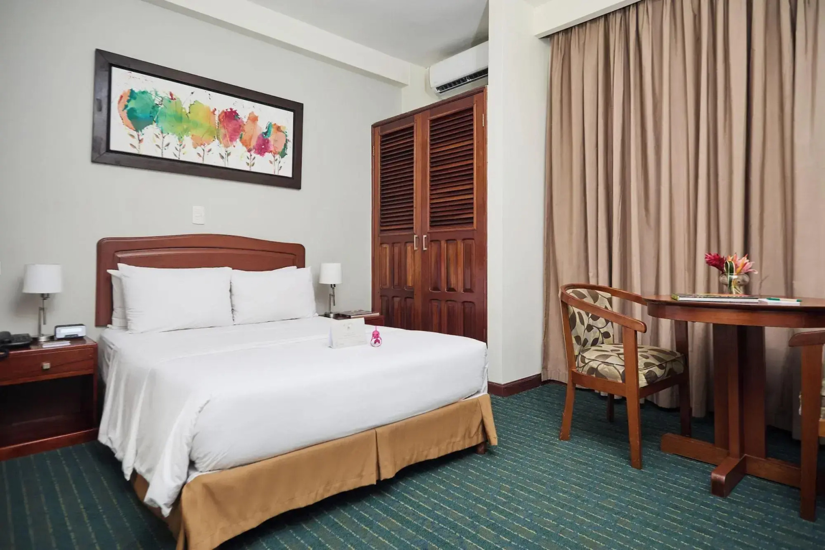 Photo - El Dorado Classic Hotel