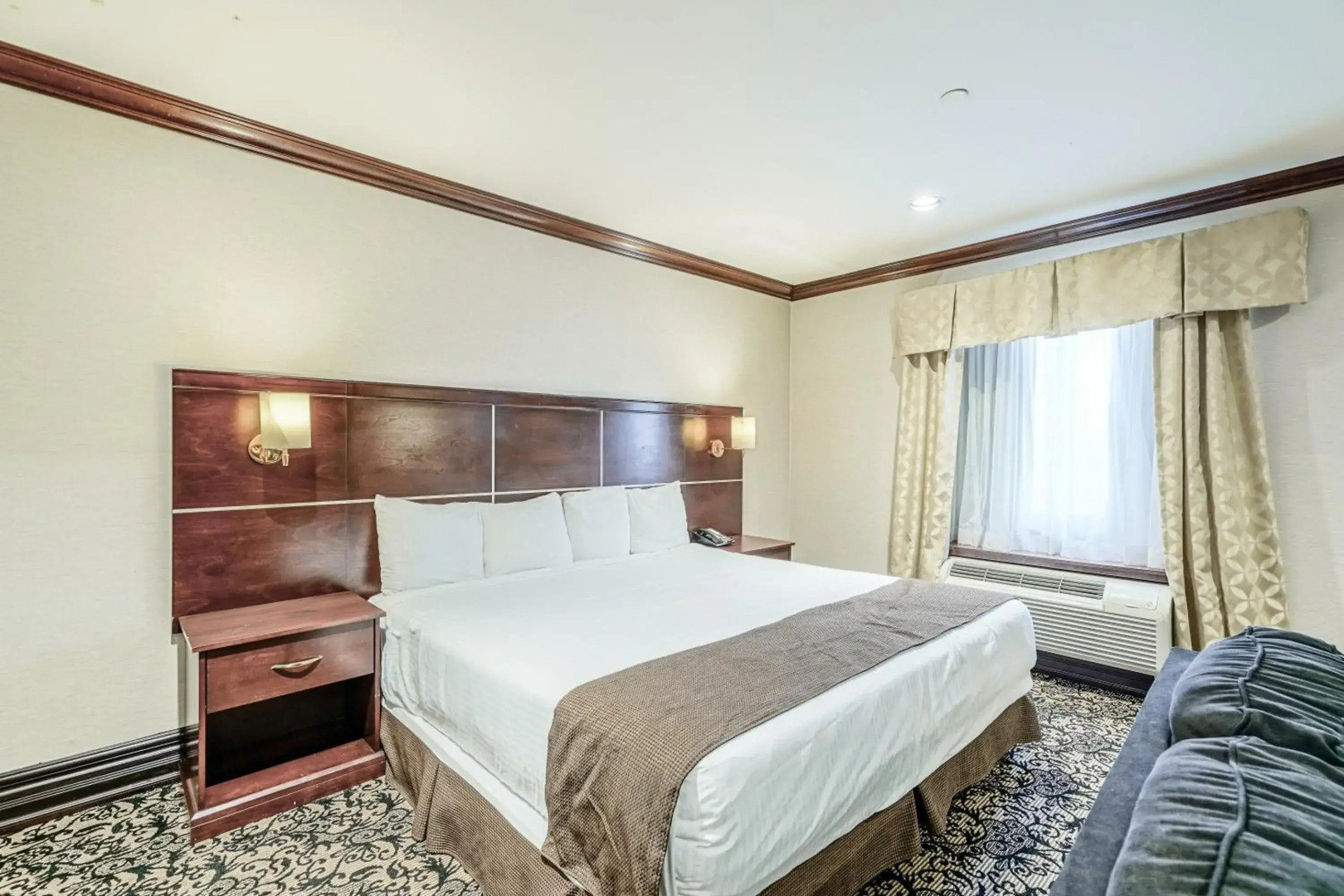 Photo - Woodbine Hotel & Suites