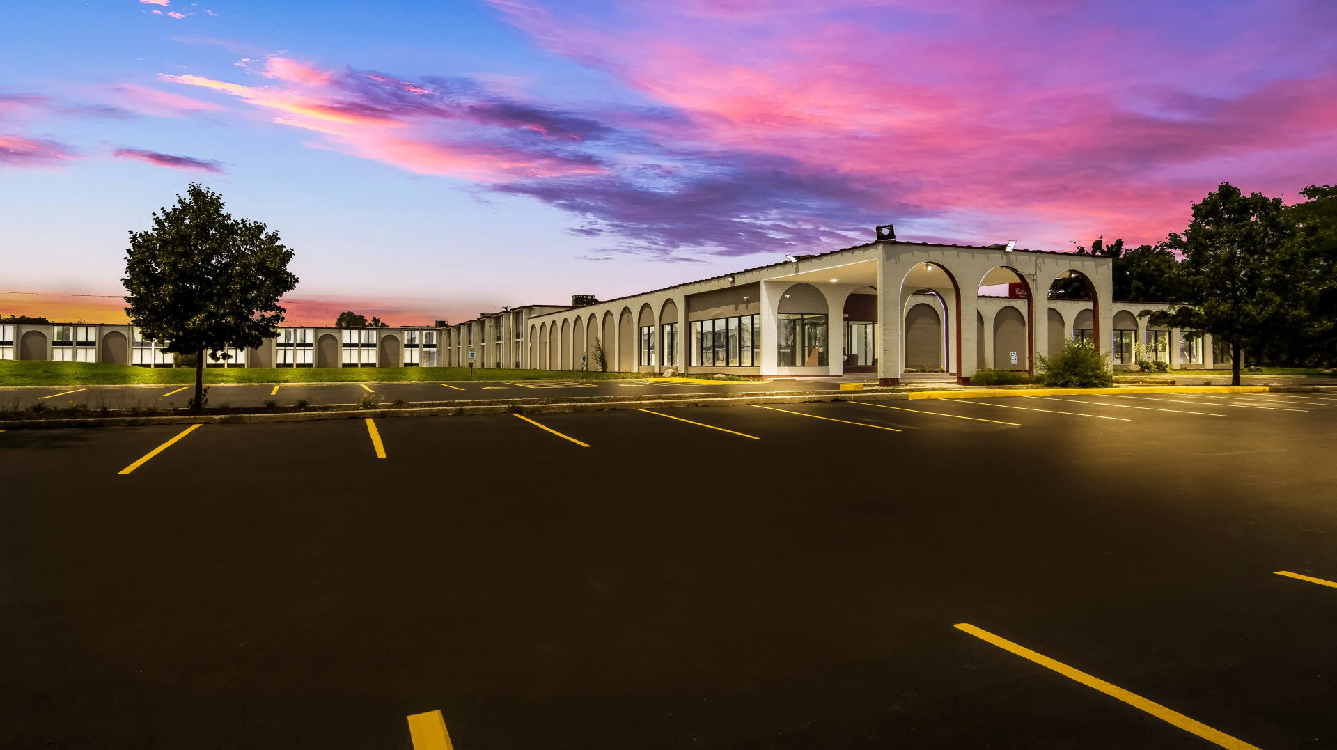 Foto - HomeTowne Studios by Red Roof & Conference Center Chicago – N Aurora/ Naperville