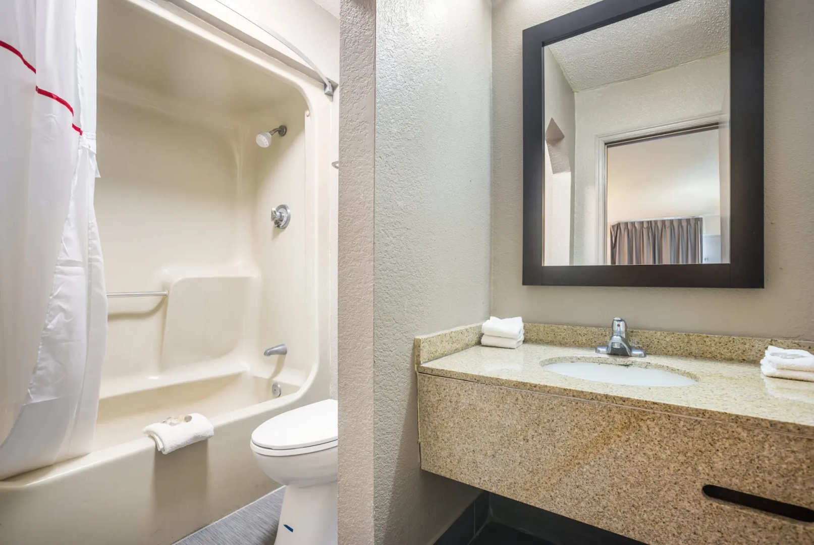 Photo - Red Roof Inn Savannah – Southside/Midtown