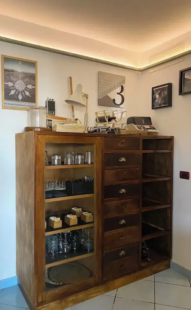 Foto - Black Market Hotel