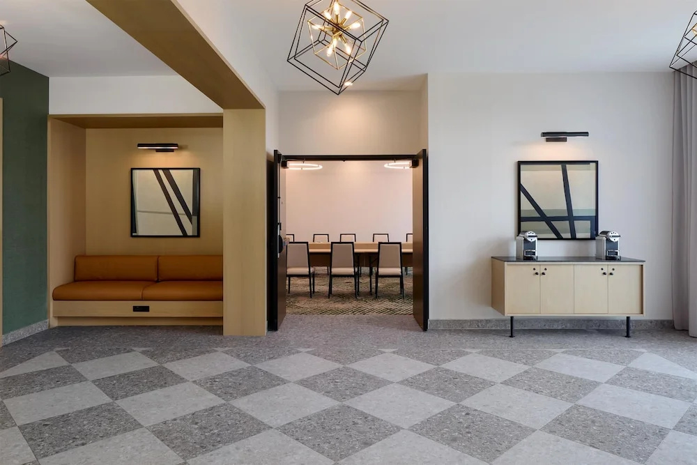 Photo - Hyatt Place Montreal Airport