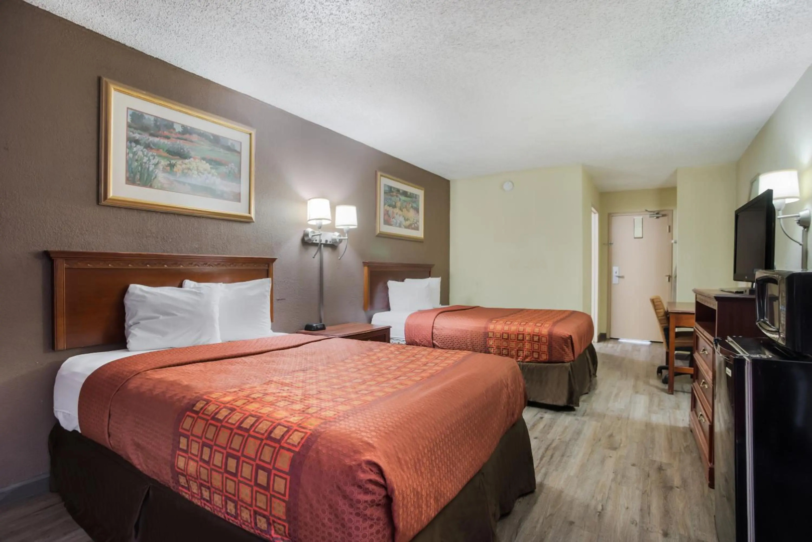 Photo - Americas Best Value Inn Tulsa at I-44
