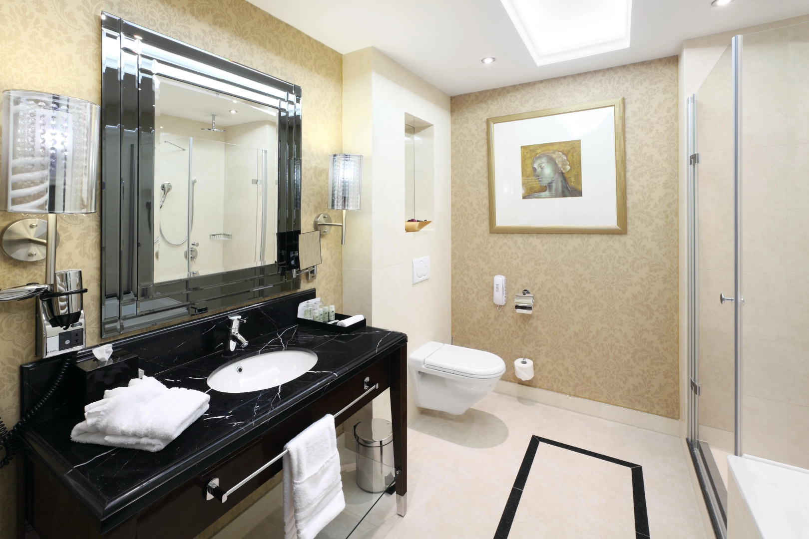 Photo - Hotel Kings Court