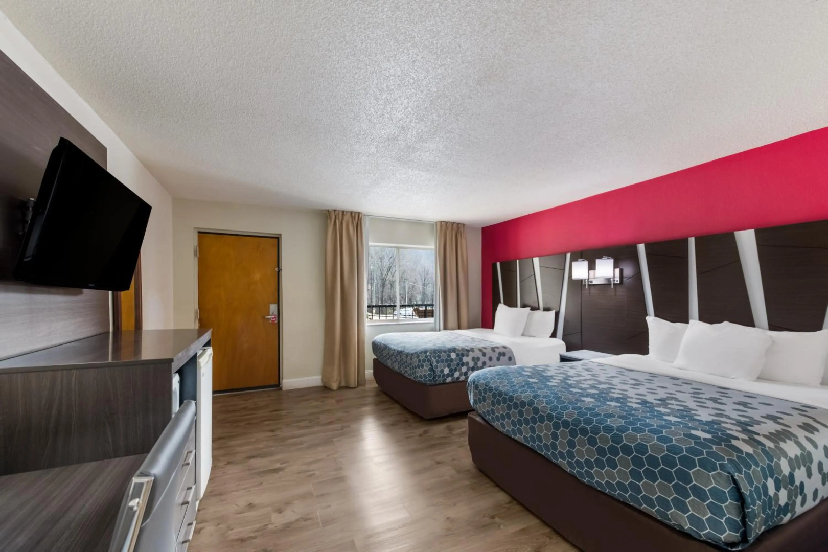 Photo - Econo Lodge Inn & Suites On The River