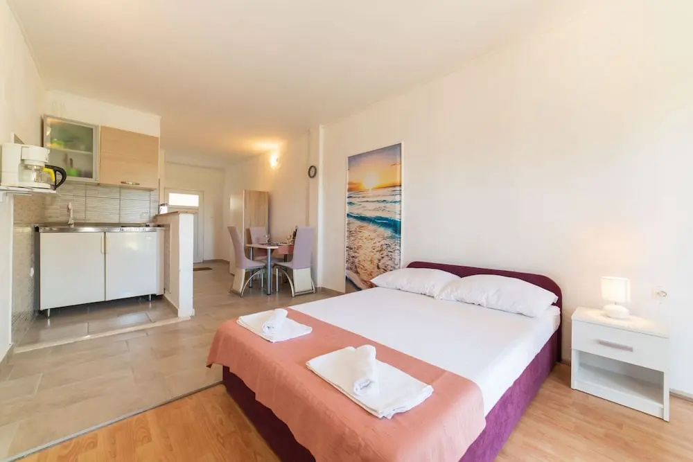 Tranquil and Stylish Apartment Kastel Novi