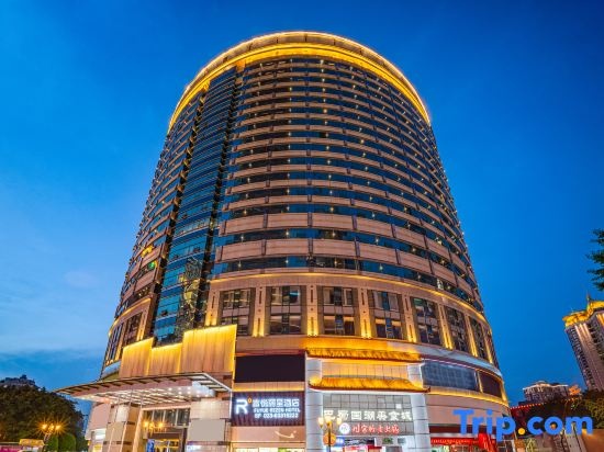 Chongqing Jiefangbei Hongyadong Fuyue Rezen Hotel