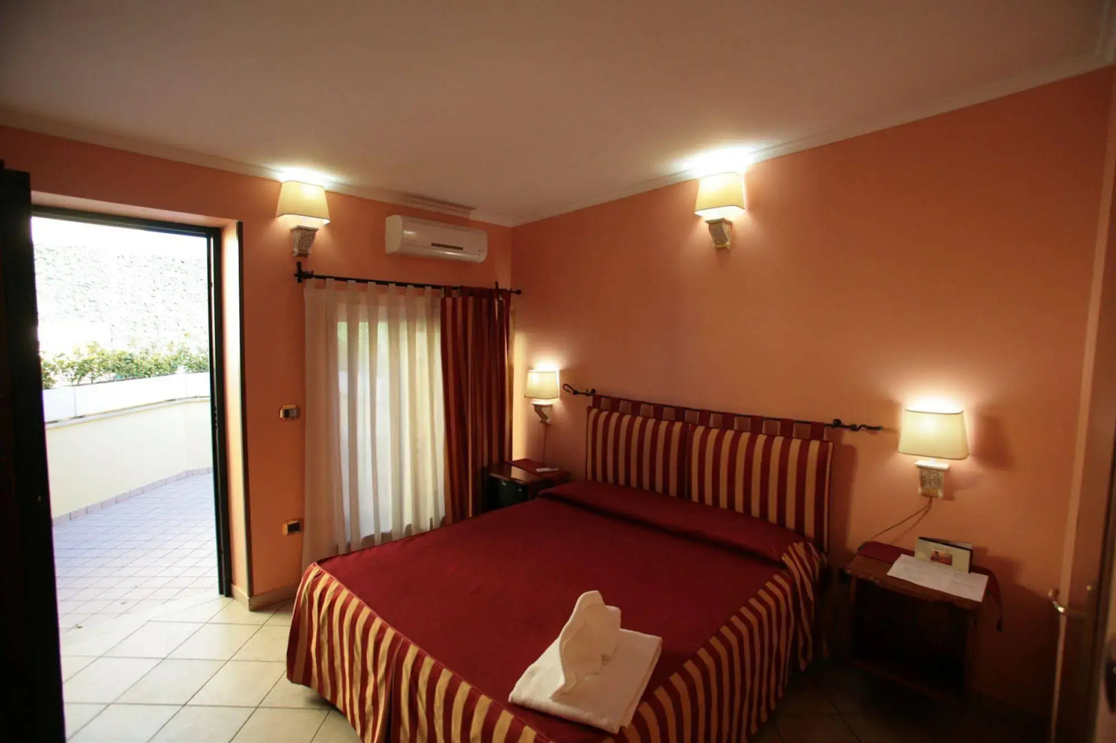 Photo - Airport Hotel