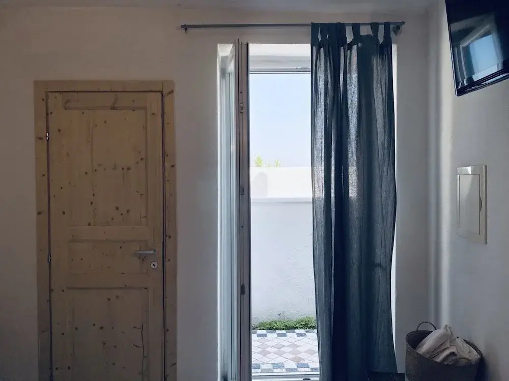 Foto - Black Market Hotel