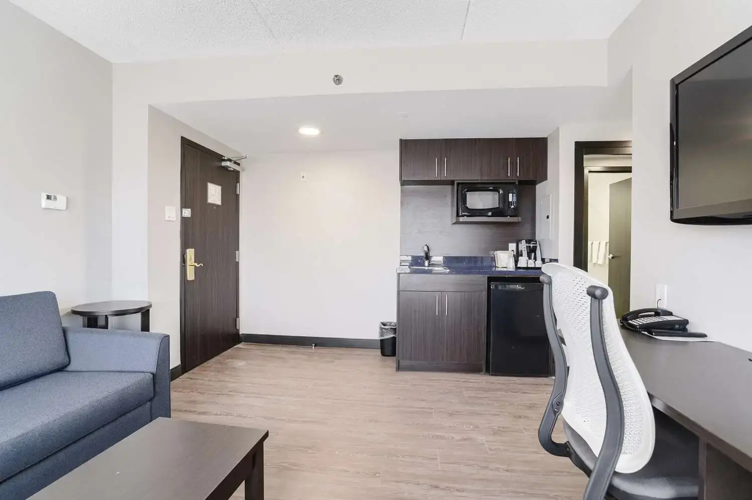 Photo - GLō Best Western Mississauga Corporate Centre