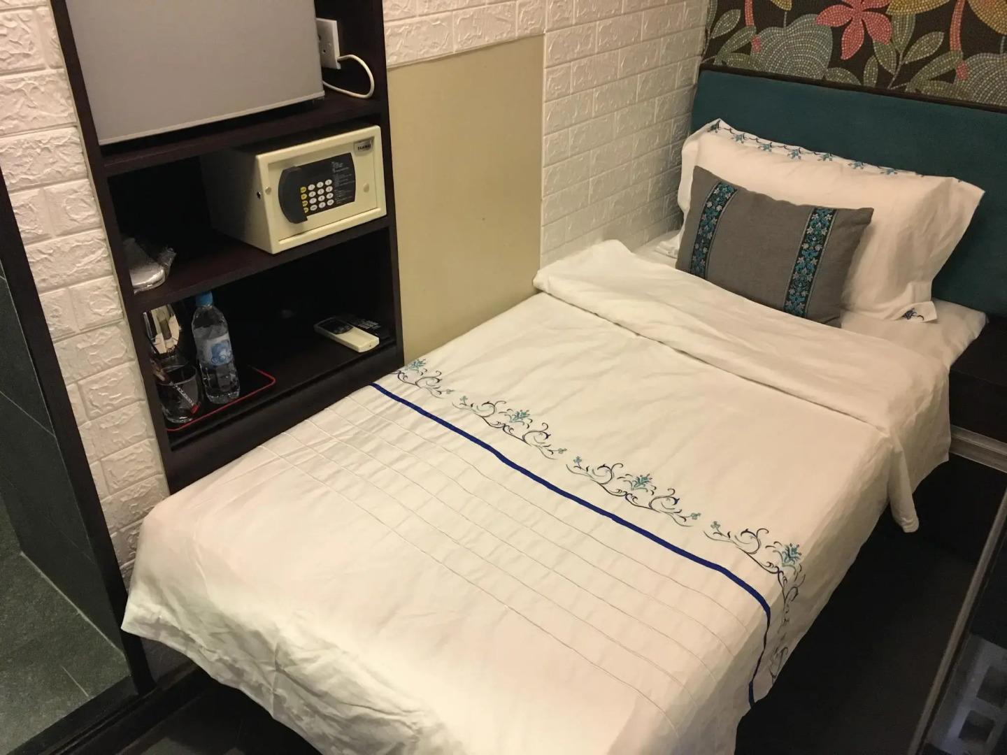 Photo - Seasons Hotel