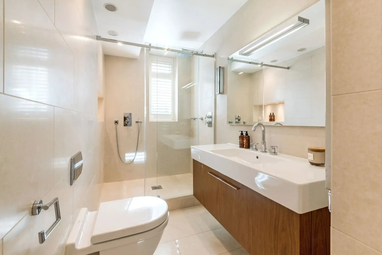 Foto - Buckingham & Lloyds