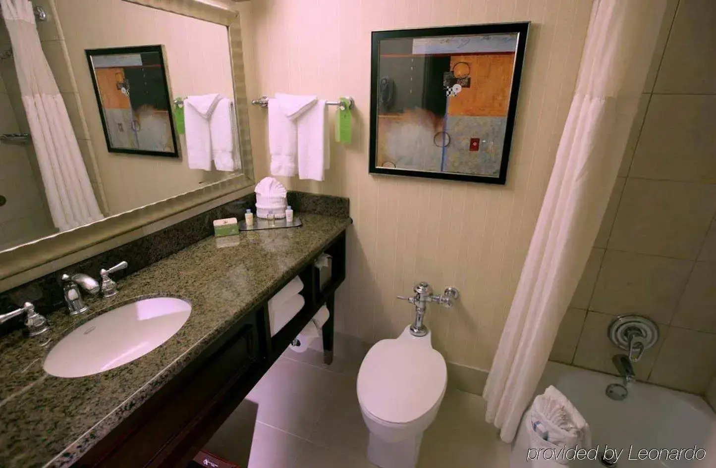 Foto - DoubleTree by Hilton Dallas Market Center