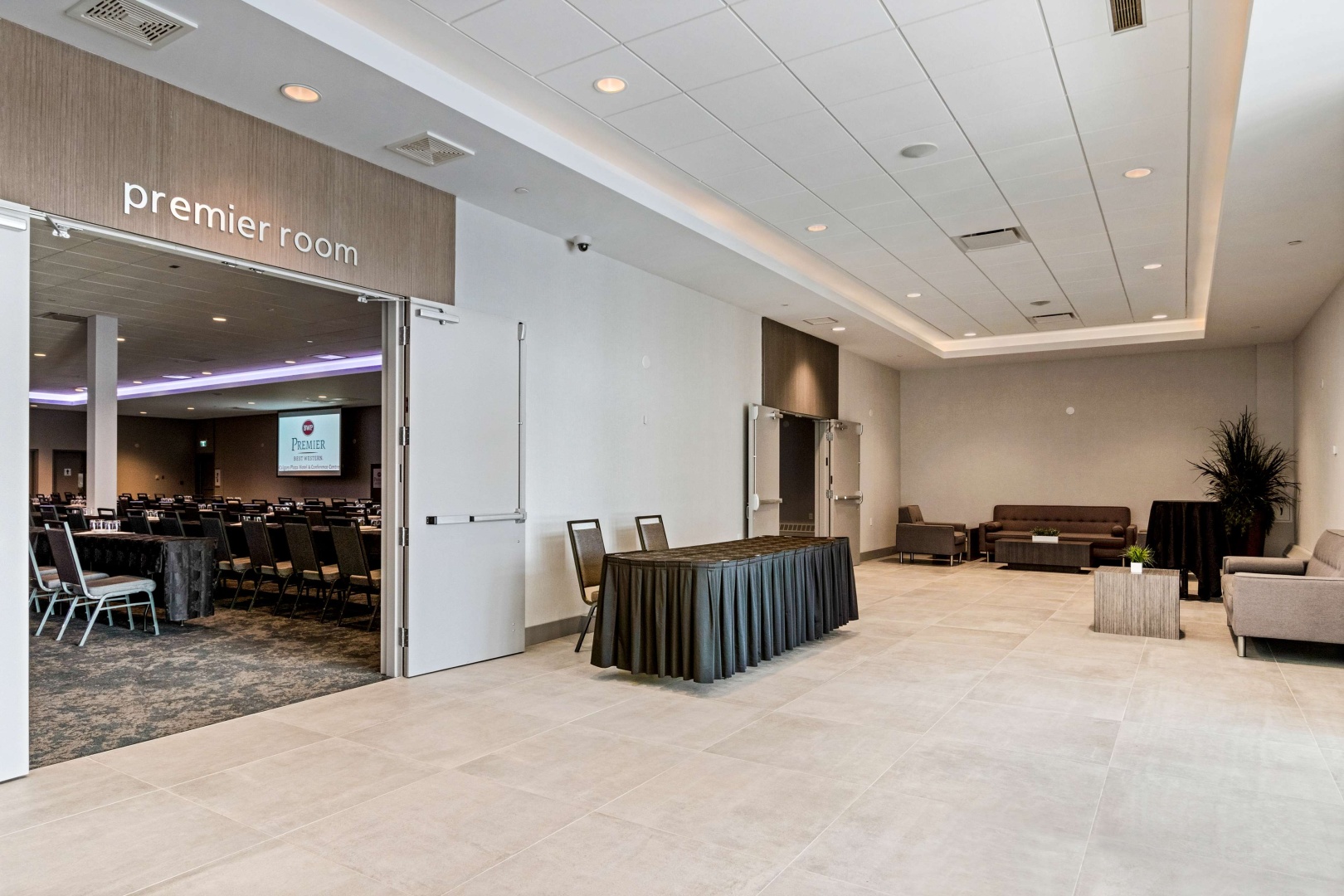 Photo - Best Western Premier Calgary Plaza Hotel & Conference Centre