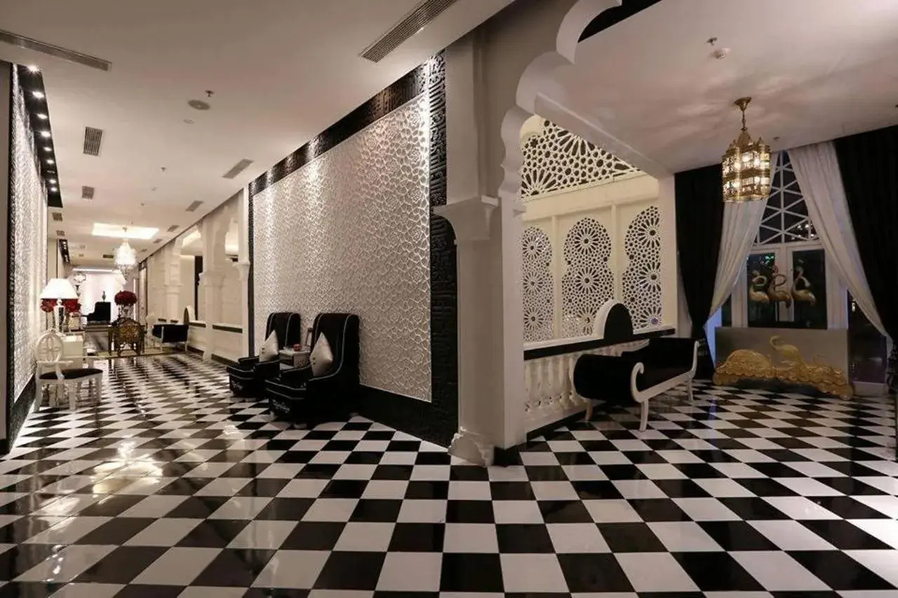 Photo - Chloe Gallery