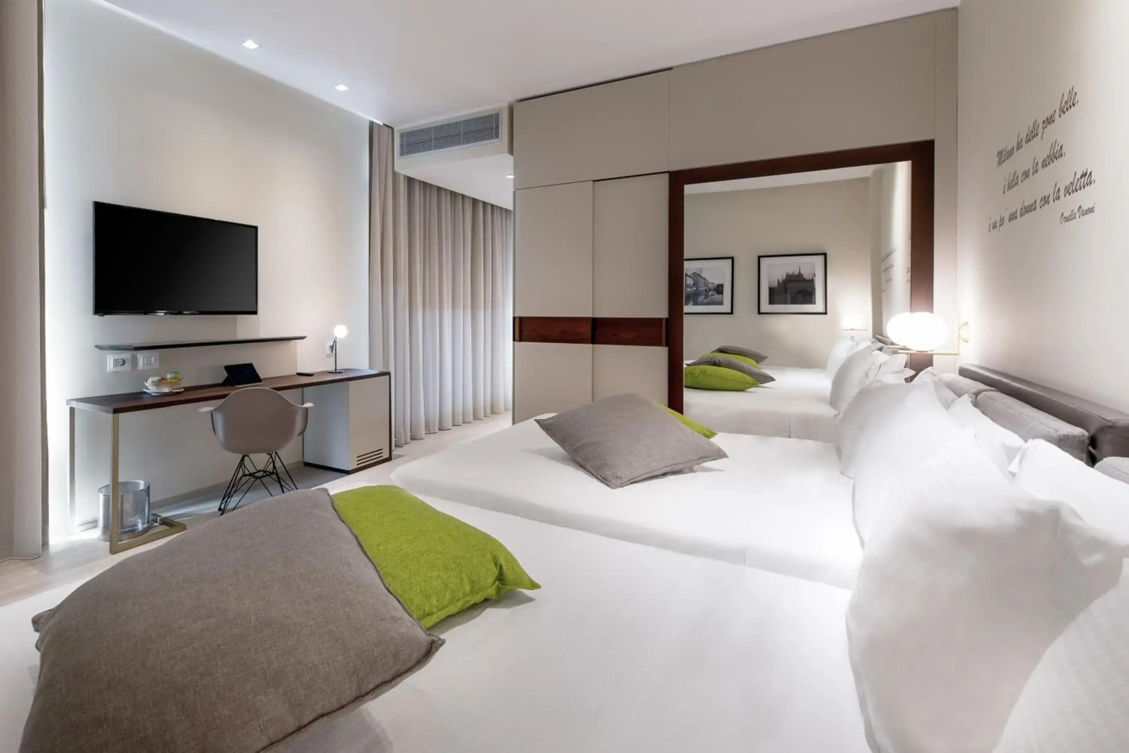 Photo - Hotel Canada