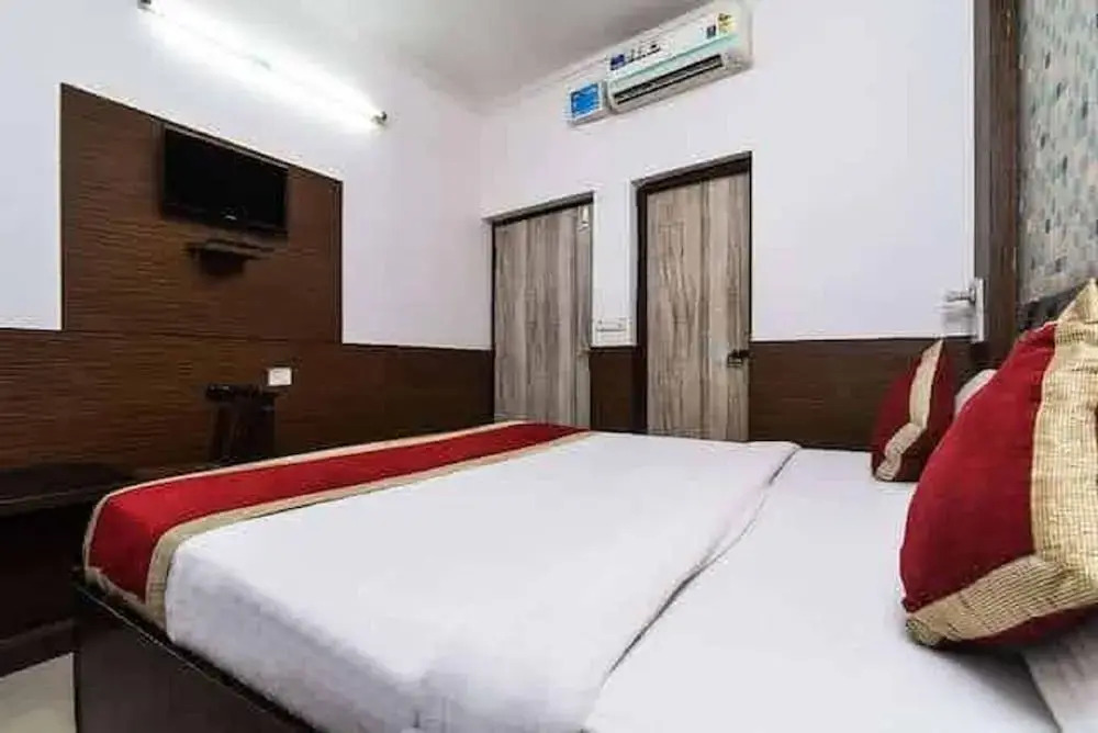 Photo - Pathway KDSON at Airport