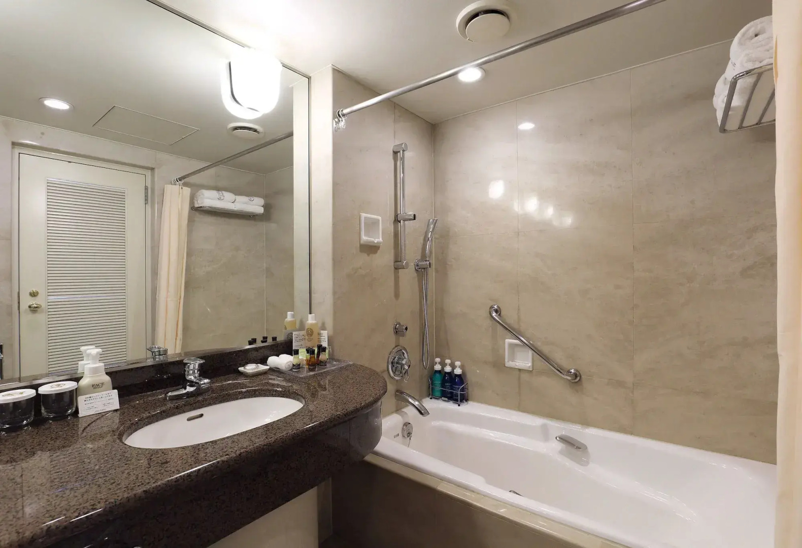 Photo - Nishitetsu Grand Hotel
