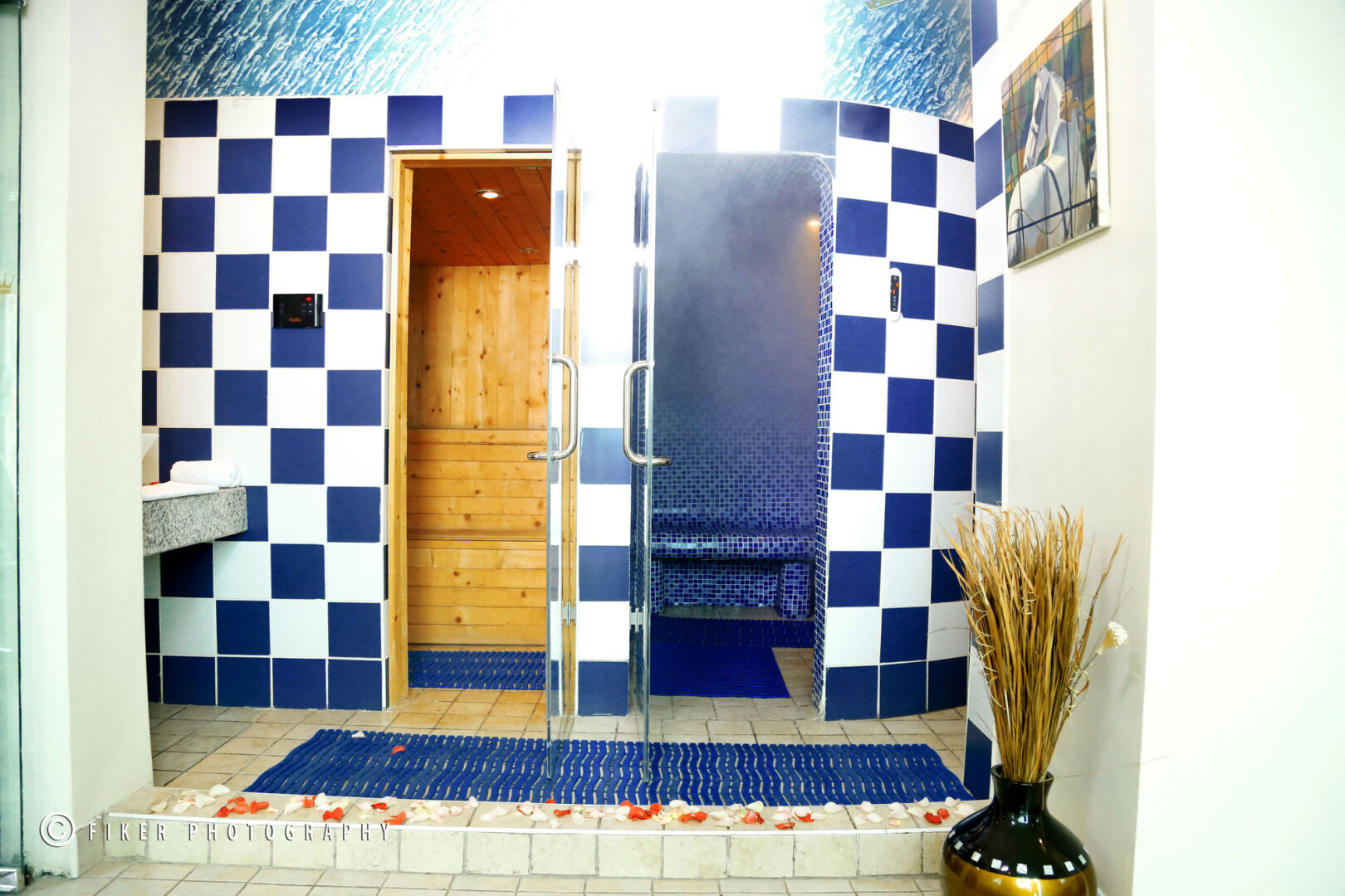 Photo - Monarch Hotel