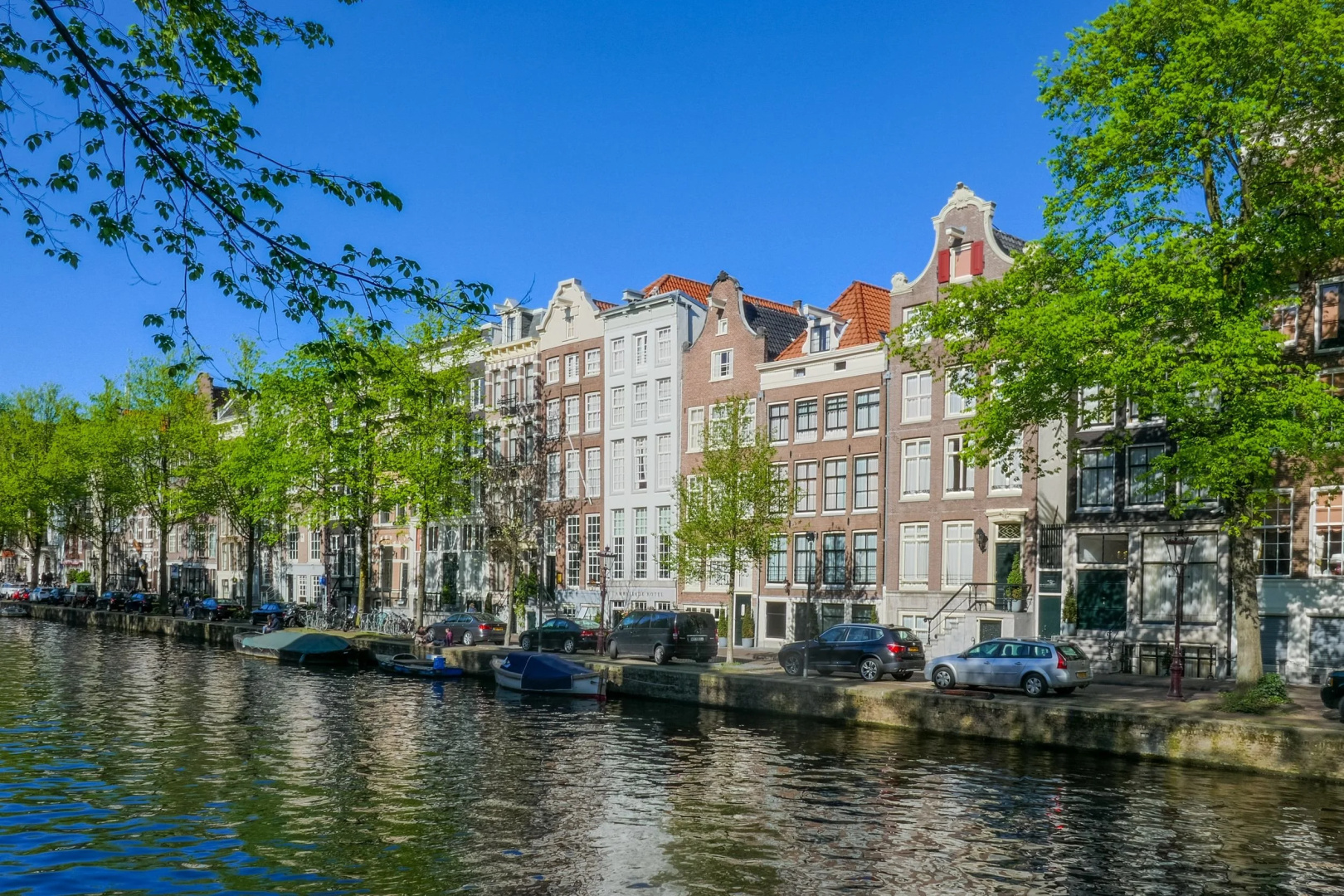 Photo - Ambassade Hotel
