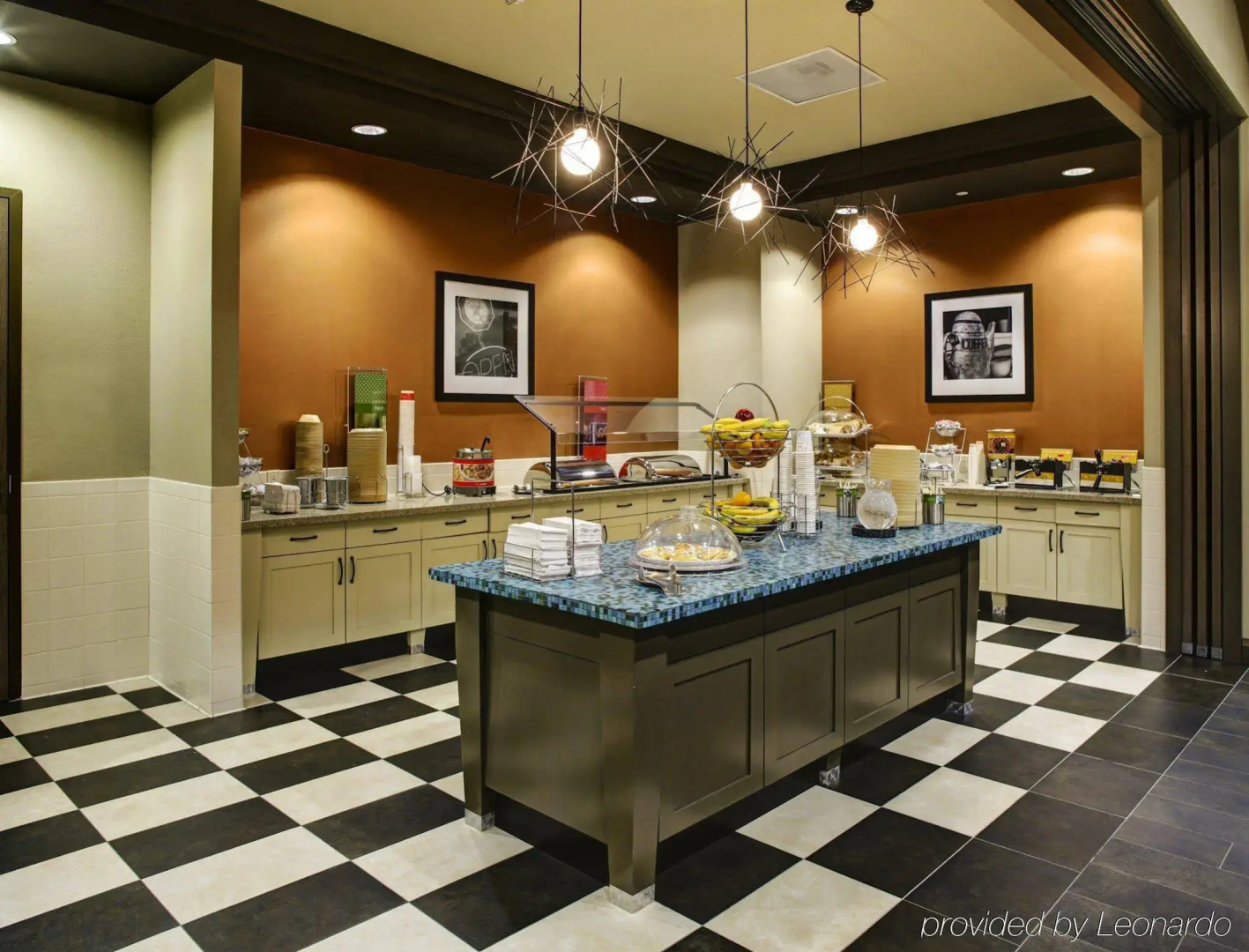 Photo - Hampton Inn & Suites Austin @ The University / Capitol