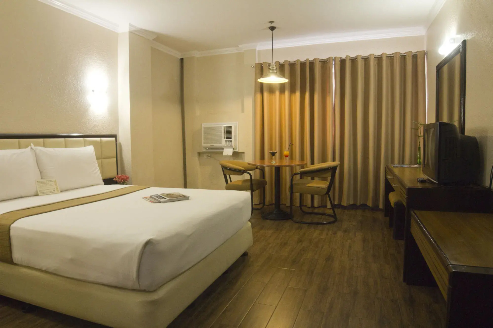 Photo - Rothman Hotel