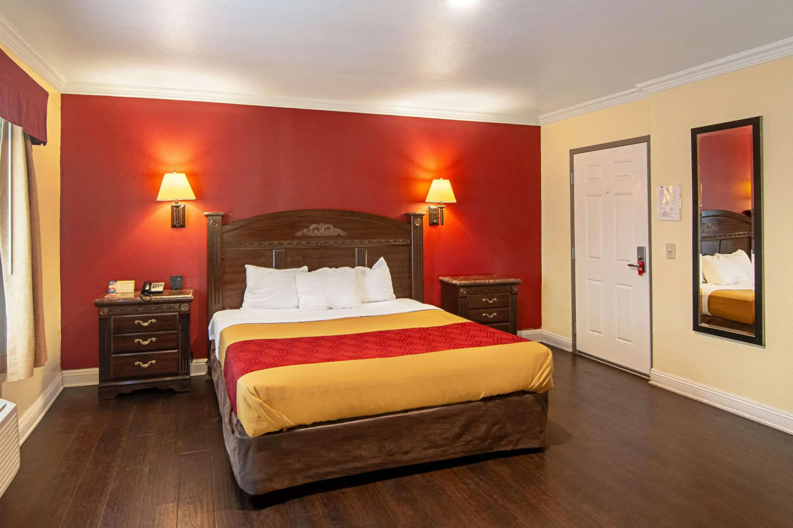 Photo - Econo Lodge Long Beach I-405