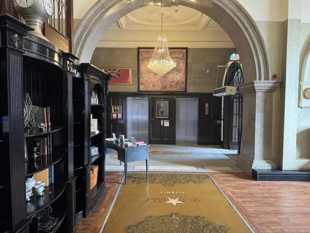 Photo - White Star Line Hotel