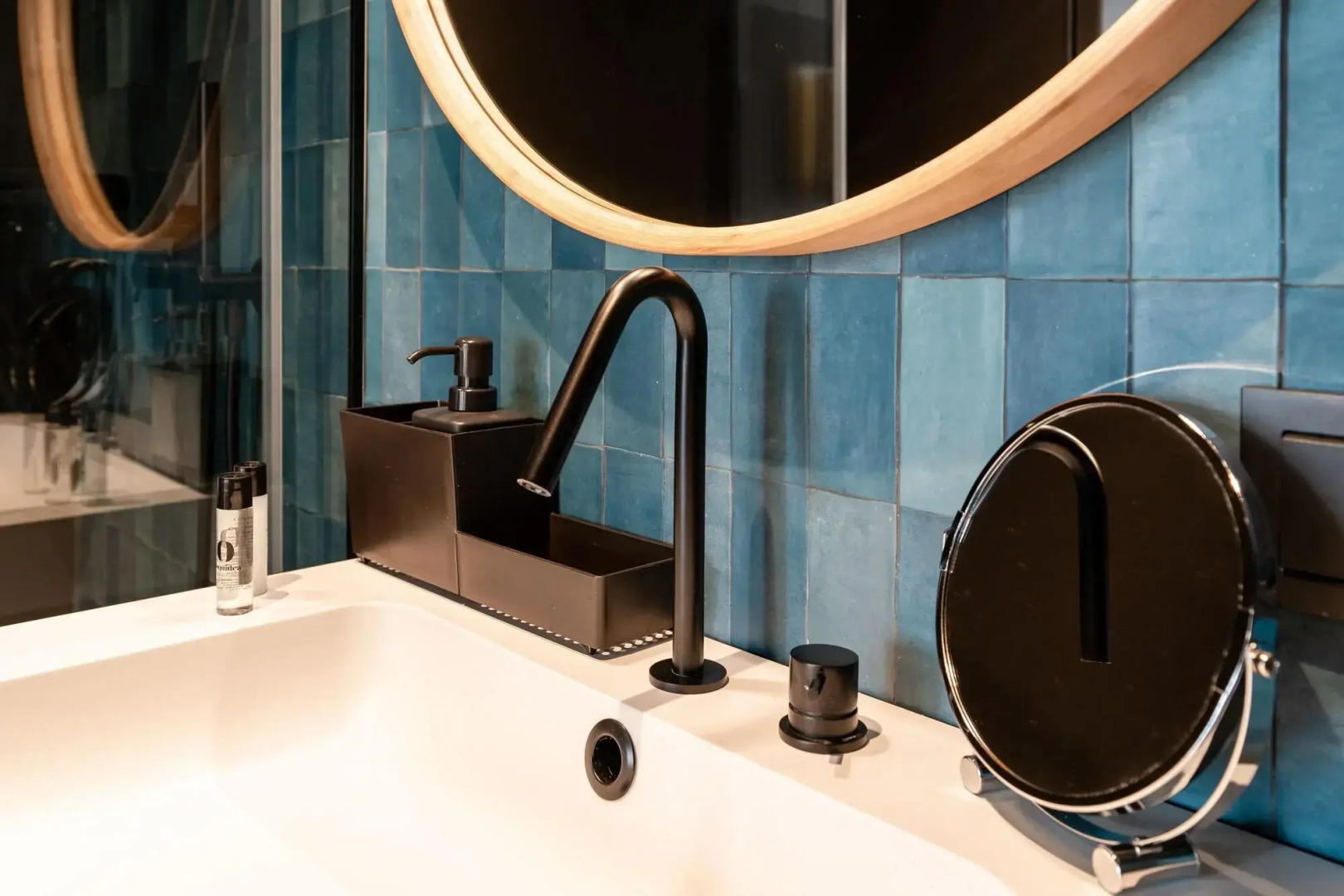 Photo - Welldone Quality - Crystal pool