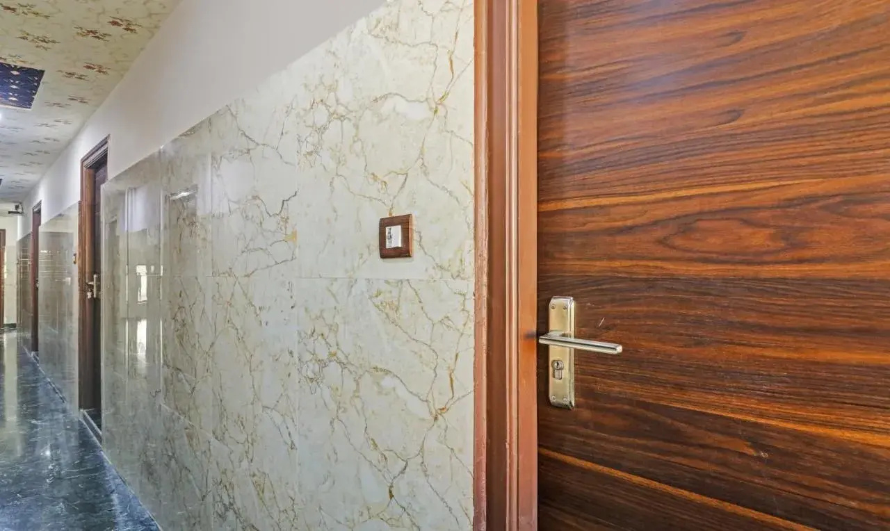 Photo - Itsy Hotels J A Royal Suites Manikonda