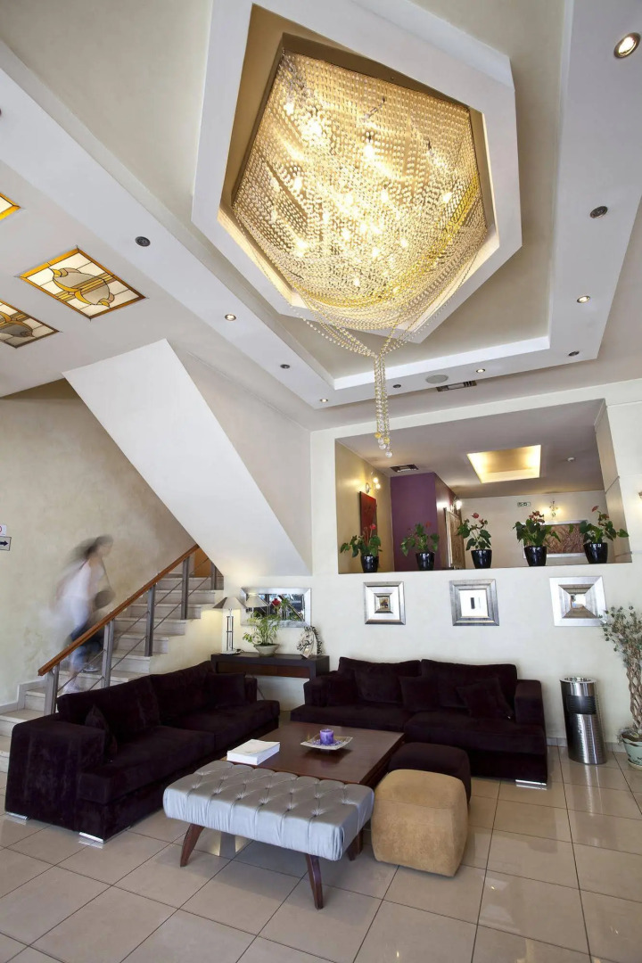 Photo - Crystal City Hotel