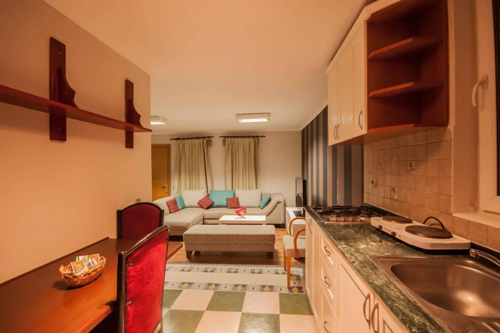 Photo - Moonshine Hotel & Suites