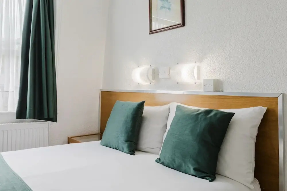 Photo - Falcon Hotel