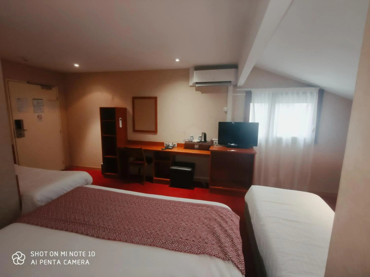 Foto - Brit Hotel Confort Nîmes Ouest - A9 sortie 25