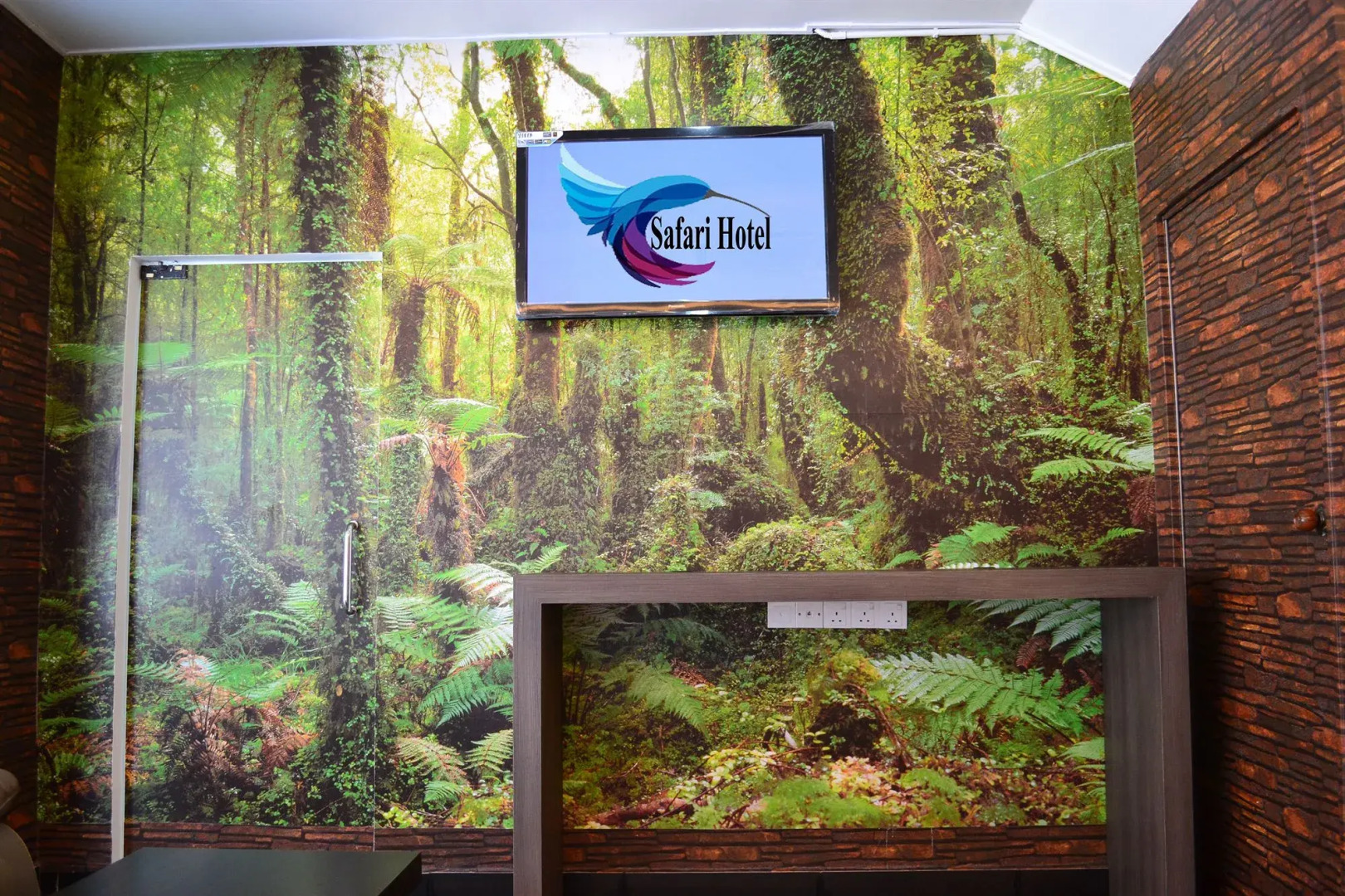 Photo - Safari Hotel