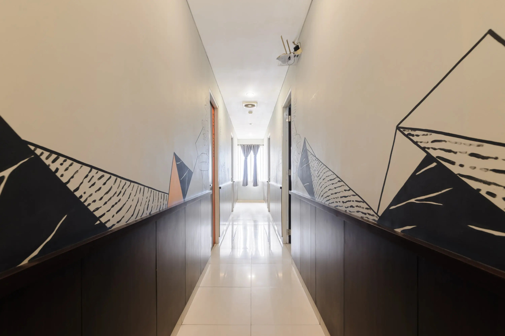 Photo - RedDoorz Plus near Grand Indonesia Jakarta