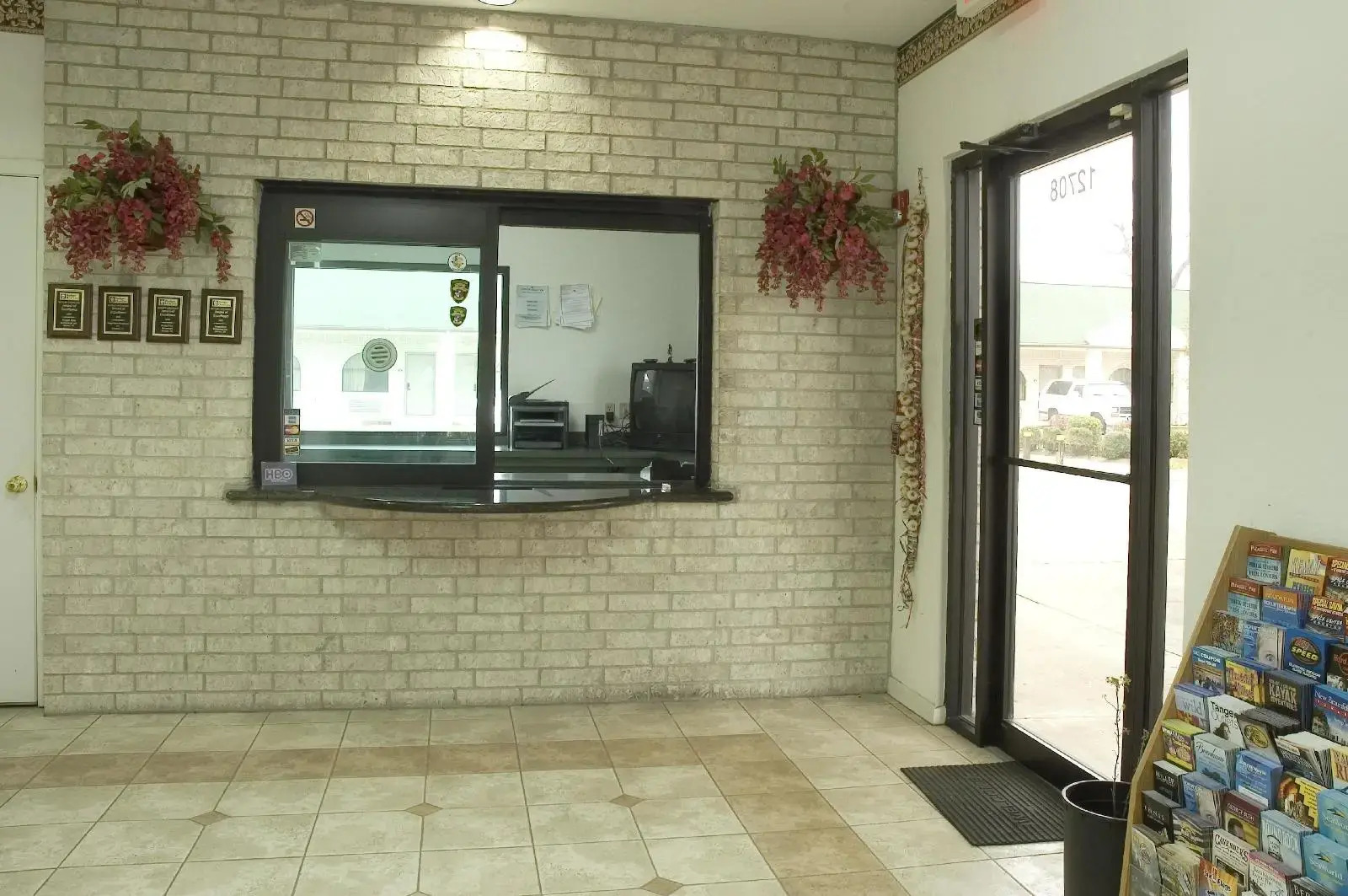 Photo - Budget Host Hempstead Inn Brookhollow/Energy Corridor