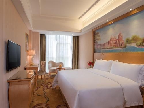 Vienna Hotel Shenzhen Baoneng City Plaza Branch